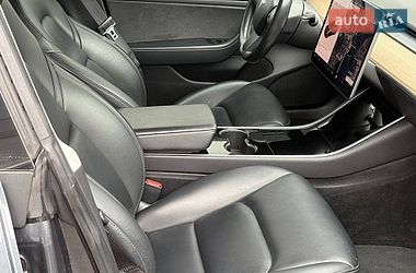 Седан Tesla Model 3 2018 в Львове