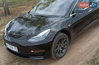 Седан Tesla Model 3 2019 в Киеве
