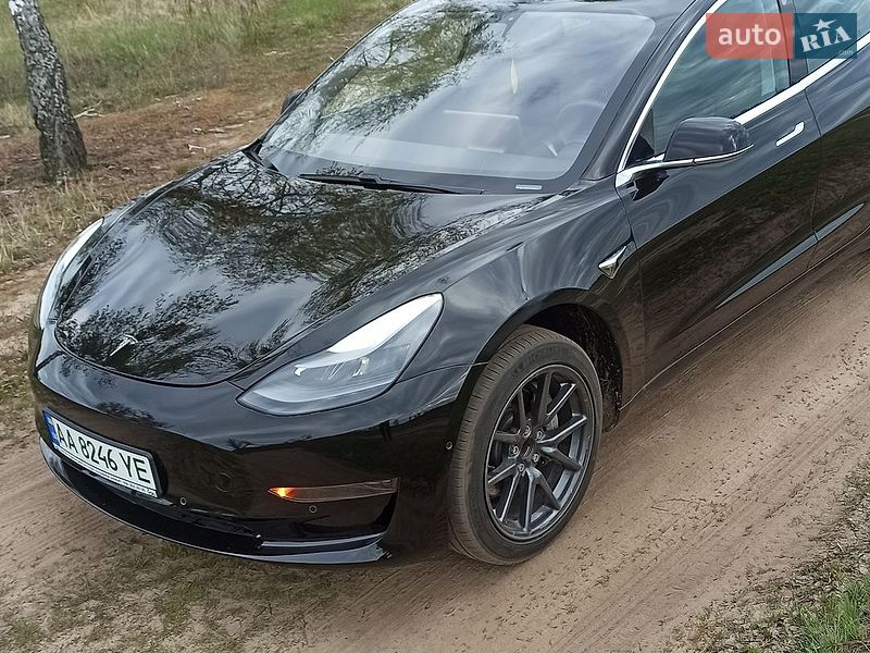 Седан Tesla Model 3 2019 в Киеве
