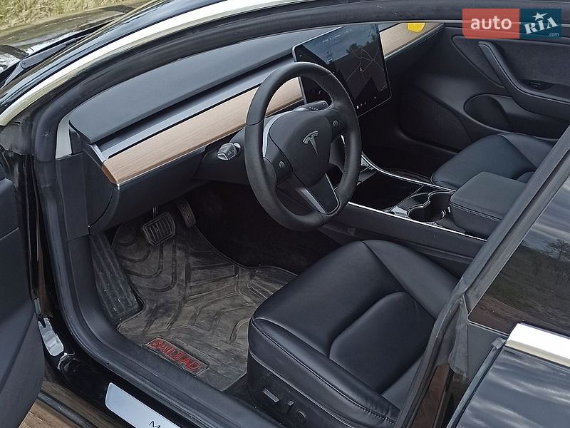 Седан Tesla Model 3 2019 в Киеве