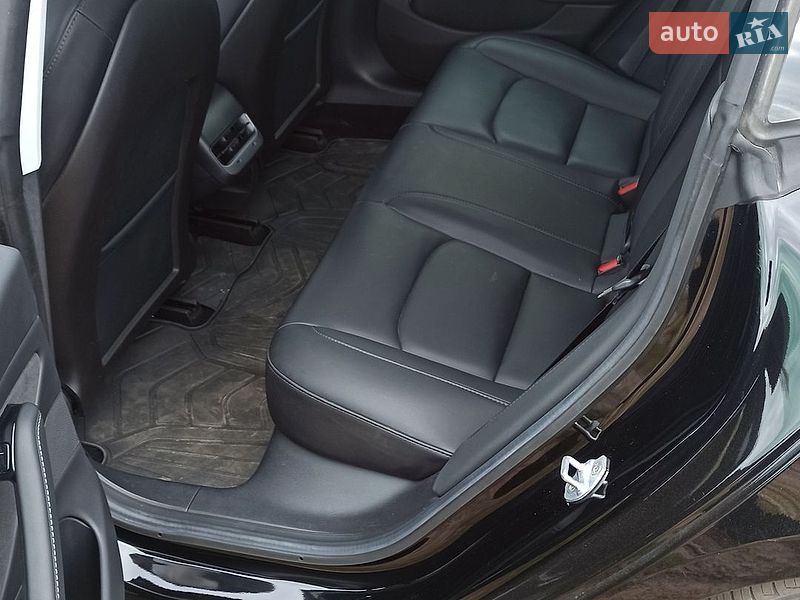 Седан Tesla Model 3 2019 в Киеве