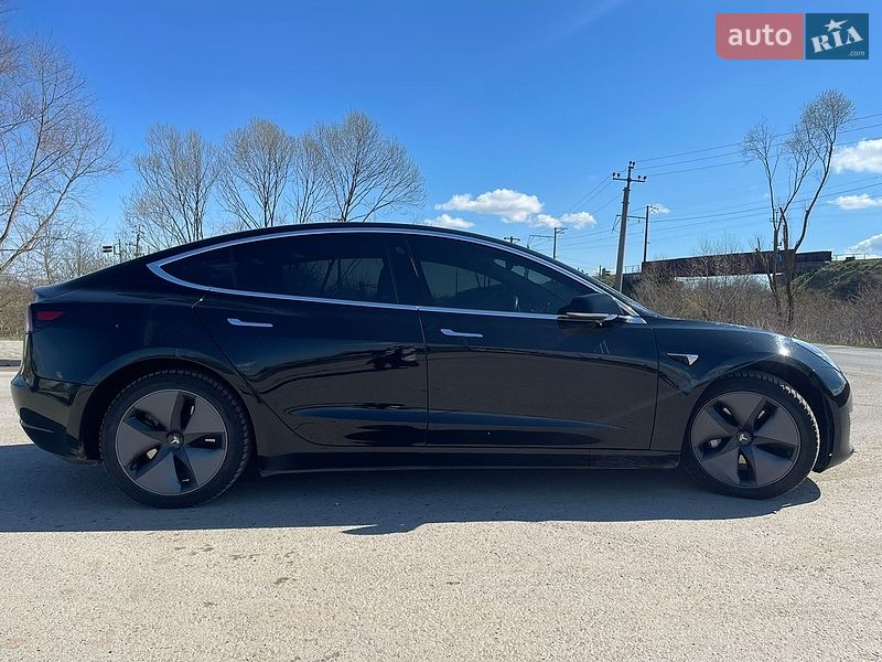 Седан Tesla Model 3 2018 в Самборе