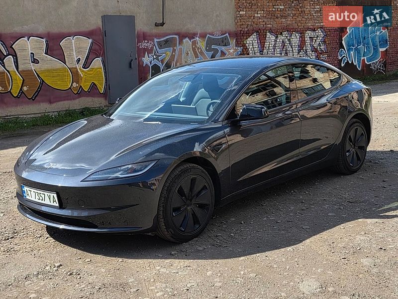Седан Tesla Model 3 2025 в Коломиї