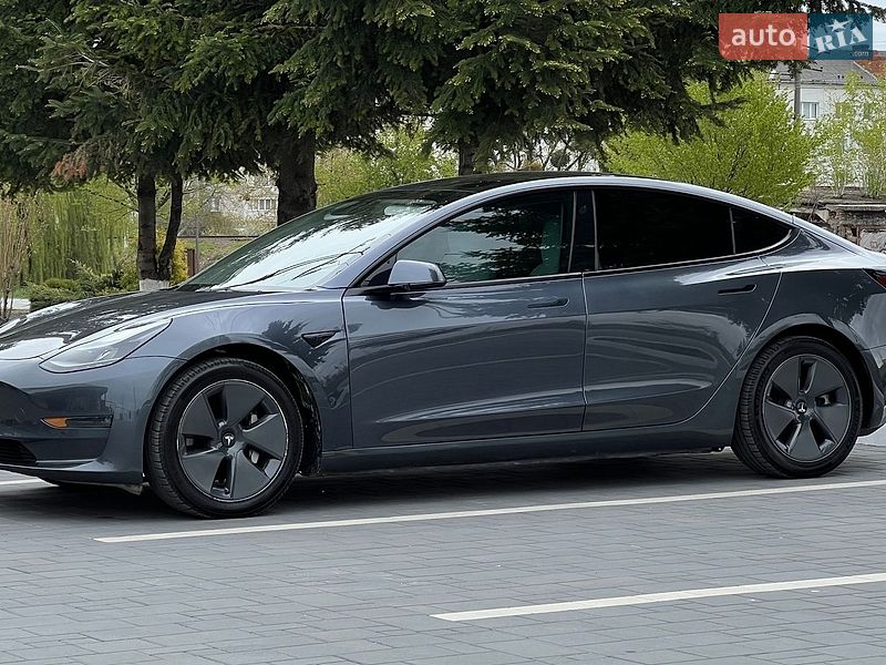 Седан Tesla Model 3 2022 в Самборе