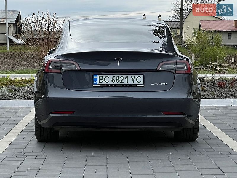 Седан Tesla Model 3 2022 в Самборе