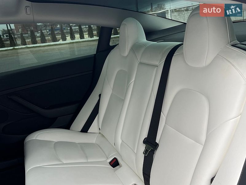 Седан Tesla Model 3 2022 в Самборе