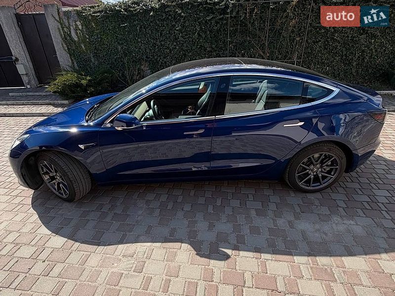 Седан Tesla Model 3 2018 в Кропивницком