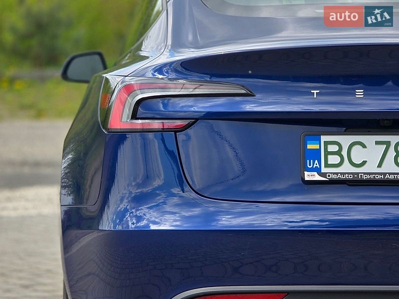 Седан Tesla Model 3 2024 в Николаеве