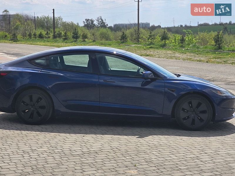 Седан Tesla Model 3 2024 в Николаеве