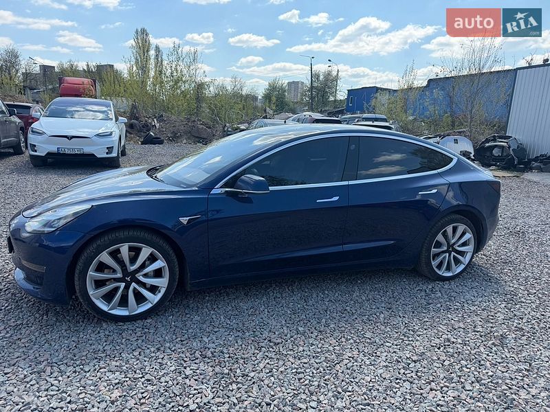 Седан Tesla Model 3 2018 в Києві