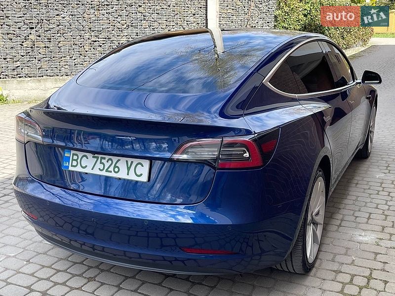 Седан Tesla Model 3 2019 в Львове