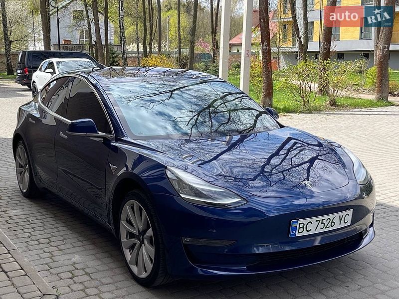 Седан Tesla Model 3 2019 в Львове
