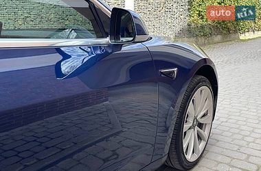 Седан Tesla Model 3 2019 в Львове