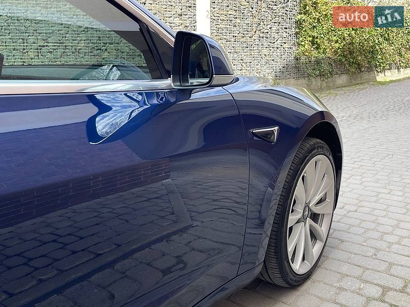 Седан Tesla Model 3 2019 в Львове