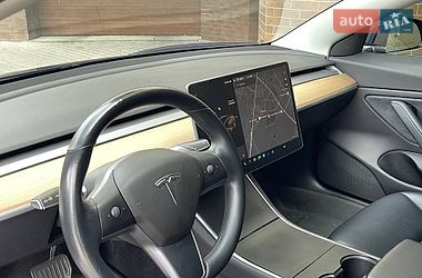 Седан Tesla Model 3 2019 в Львове