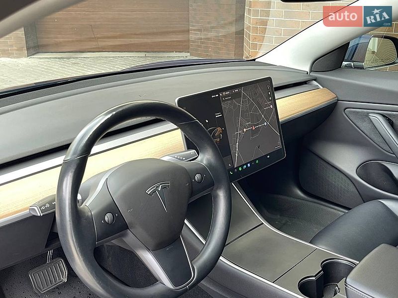 Седан Tesla Model 3 2019 в Львове