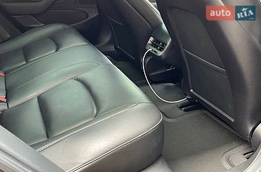 Седан Tesla Model 3 2019 в Львове