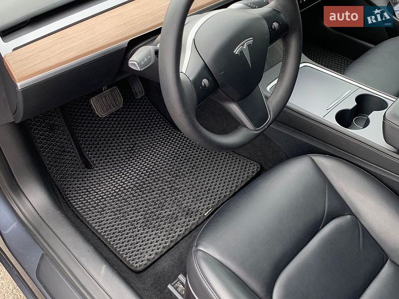Седан Tesla Model 3 2022 в Києві