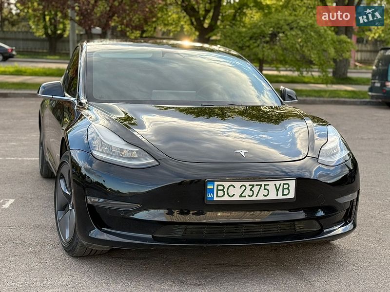 Седан Tesla Model 3 2019 в Львове
