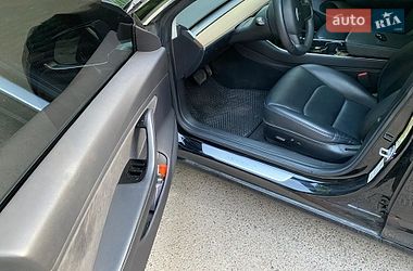 Седан Tesla Model 3 2019 в Львове