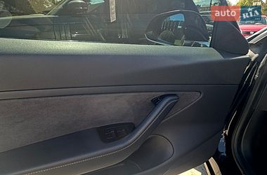 Седан Tesla Model 3 2019 в Львові