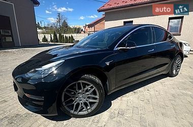 Седан Tesla Model 3 2019 в Львові
