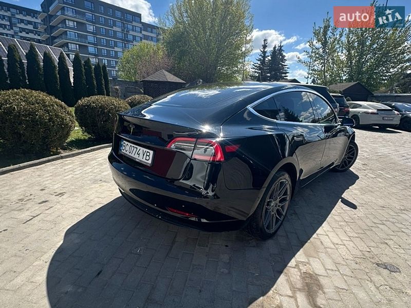 Седан Tesla Model 3 2019 в Львові