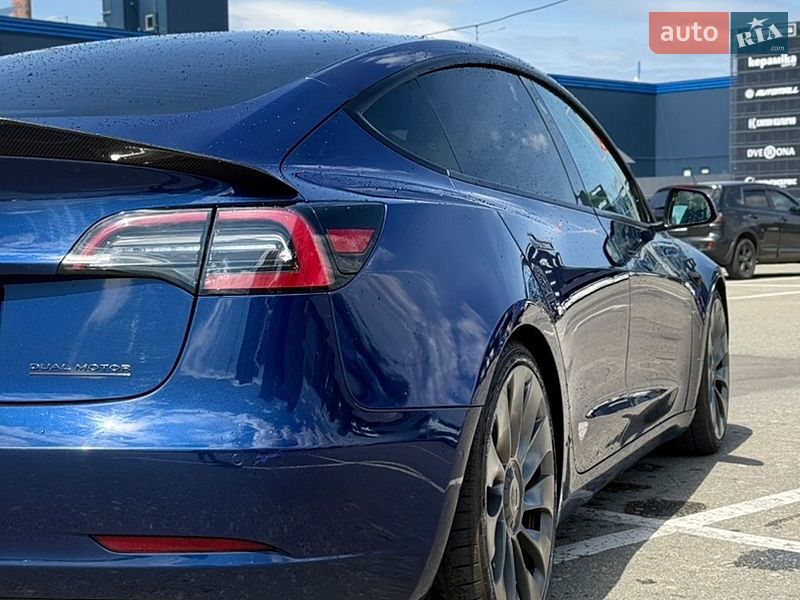 Седан Tesla Model 3 2021 в Києві
