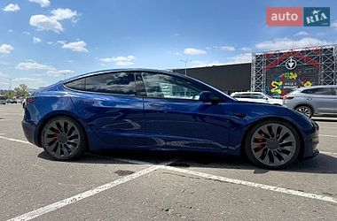 Седан Tesla Model 3 2021 в Киеве
