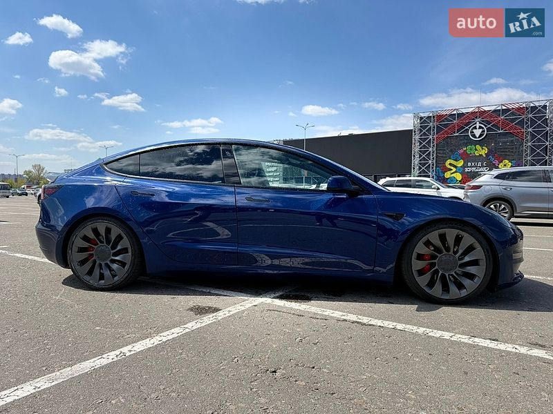 Седан Tesla Model 3 2021 в Києві