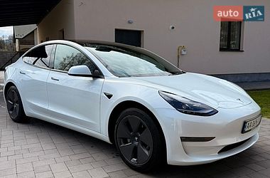 Седан Tesla Model 3 2022 в Киеве