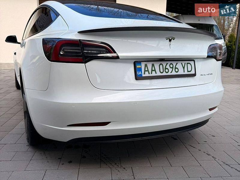 Седан Tesla Model 3 2022 в Киеве