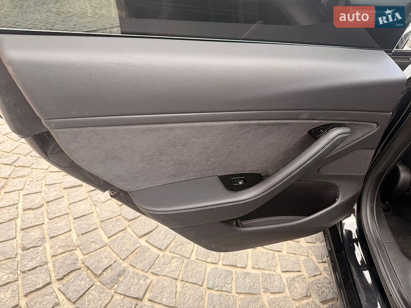 Седан Tesla Model 3 2019 в Тернополе