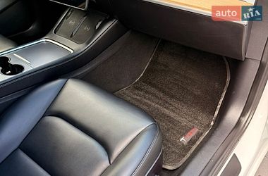 Седан Tesla Model 3 2022 в Киеве