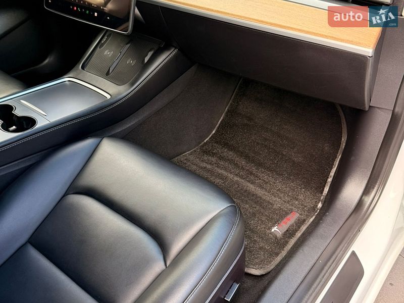 Седан Tesla Model 3 2022 в Киеве