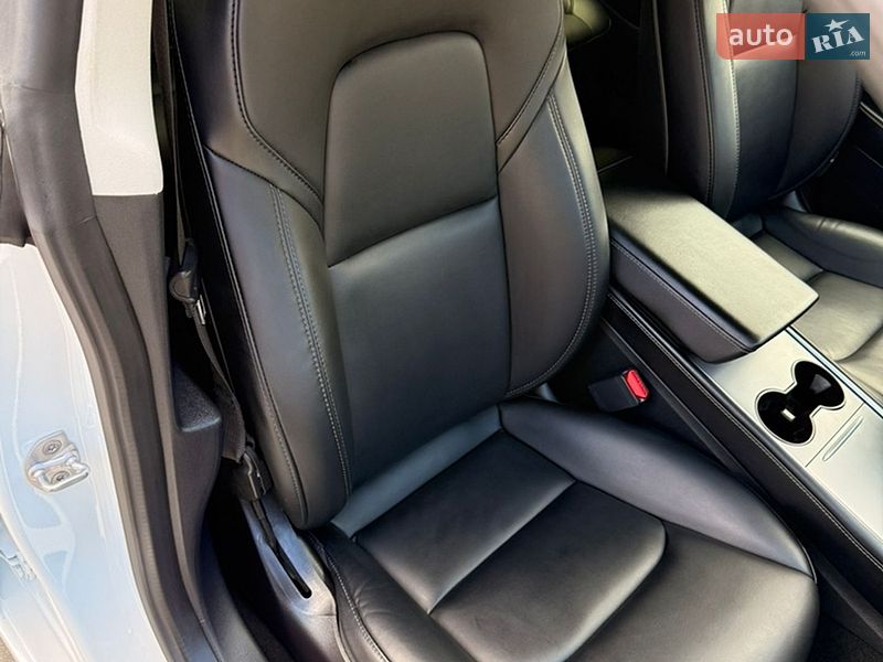 Седан Tesla Model 3 2022 в Киеве