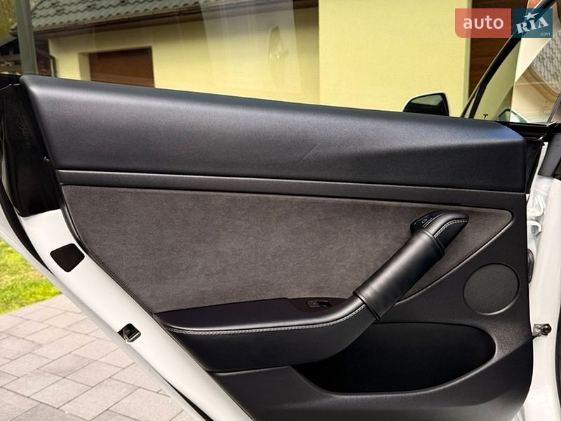 Седан Tesla Model 3 2022 в Киеве
