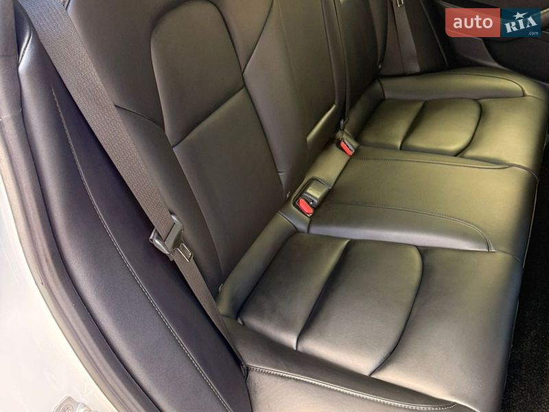 Седан Tesla Model 3 2022 в Киеве