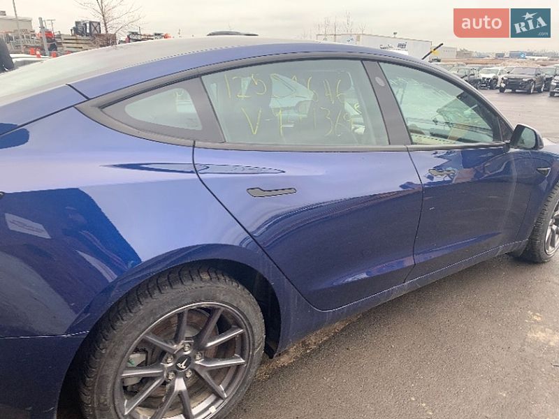 Седан Tesla Model 3 2023 в Киеве