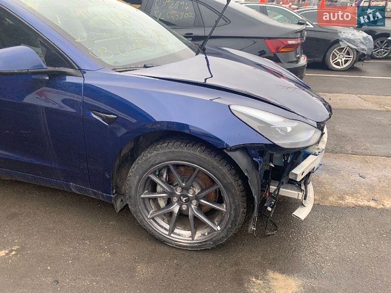 Седан Tesla Model 3 2023 в Киеве