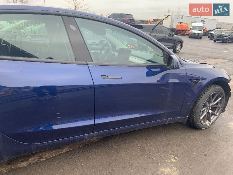 Седан Tesla Model 3 2023 в Киеве