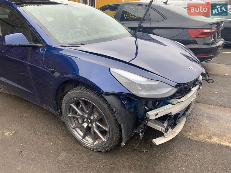 Седан Tesla Model 3 2023 в Киеве
