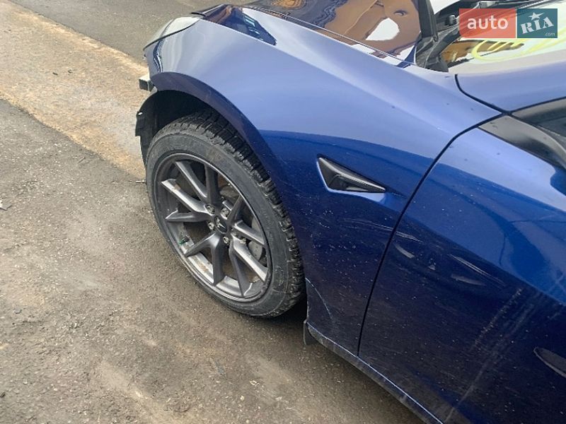 Седан Tesla Model 3 2023 в Киеве