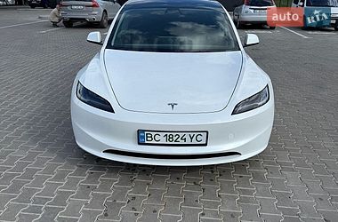 Седан Tesla Model 3 2025 в Стрию