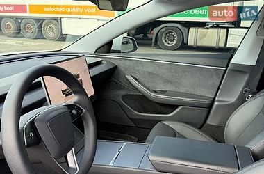 Седан Tesla Model 3 2025 в Стрию
