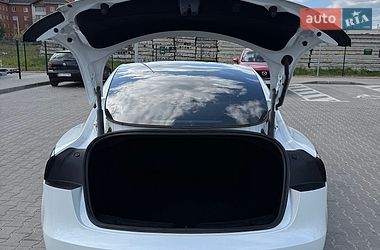 Седан Tesla Model 3 2025 в Стрию