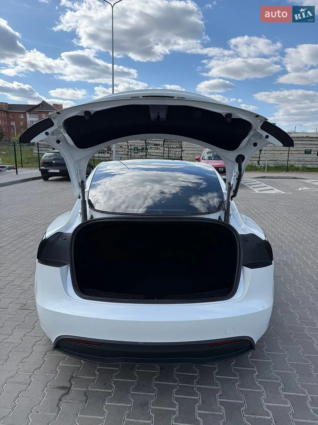 2025 Tesla Model 3 - мініатюра 13
