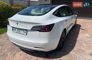 Седан Tesla Model 3 2023 в Києві