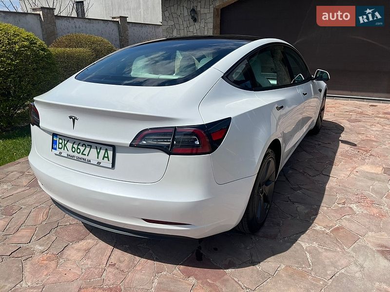 Седан Tesla Model 3 2023 в Києві
