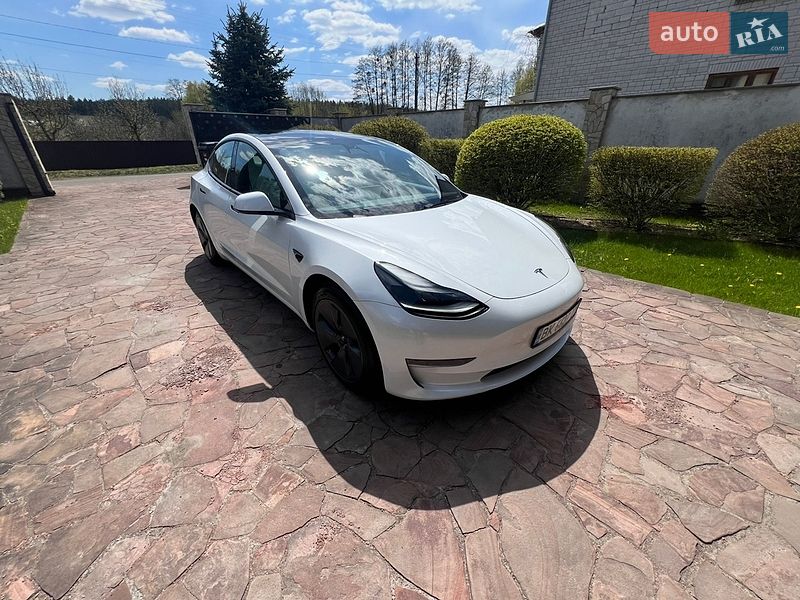 Седан Tesla Model 3 2023 в Києві